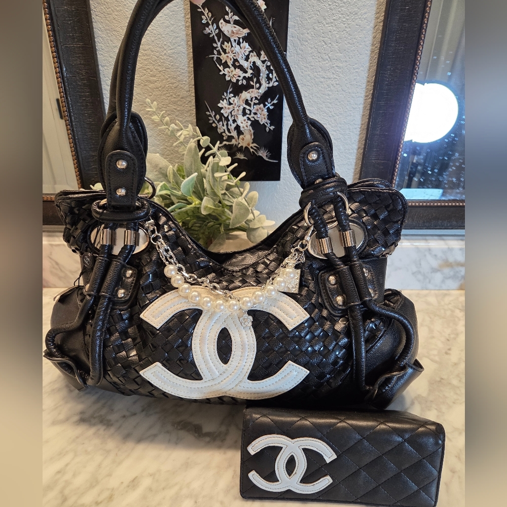 Fashion CC Shoulder Bag With Matching Wallet And Bag Charm